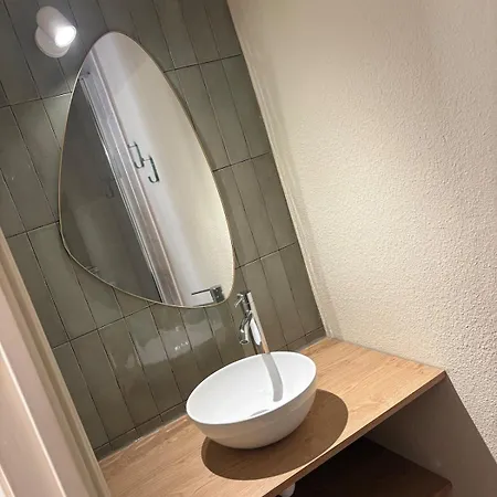 Cozy With Private Outdoor Space & Prime Location 아파트 Le Puy-en-Velay