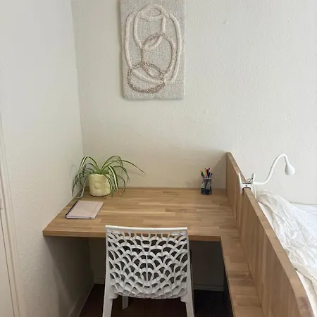Cozy With Private Outdoor Space & Prime Location 아파트