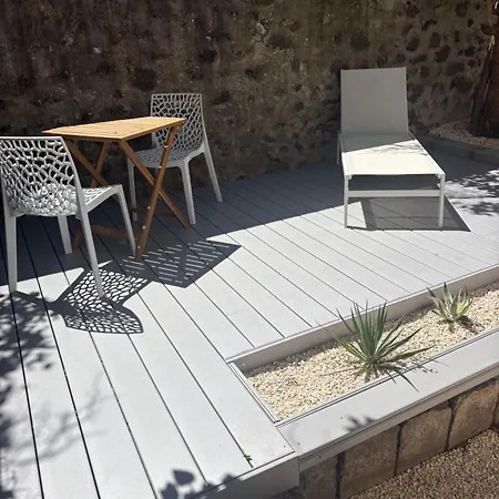 Cozy With Private Outdoor Space & Prime Location